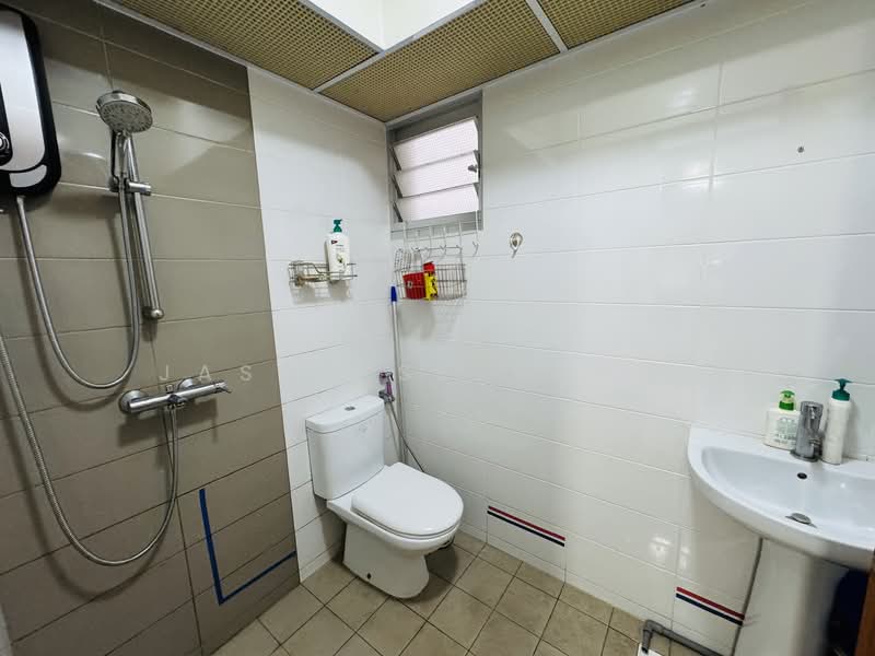 221A Sumang Lane, 221A Sumang Lane, 2 Bedrooms, 732 sqft, HDB Flat For Sale, by Jason Selvaraj, 500149860 - Bathroom - PropertyGuru.com.sg
