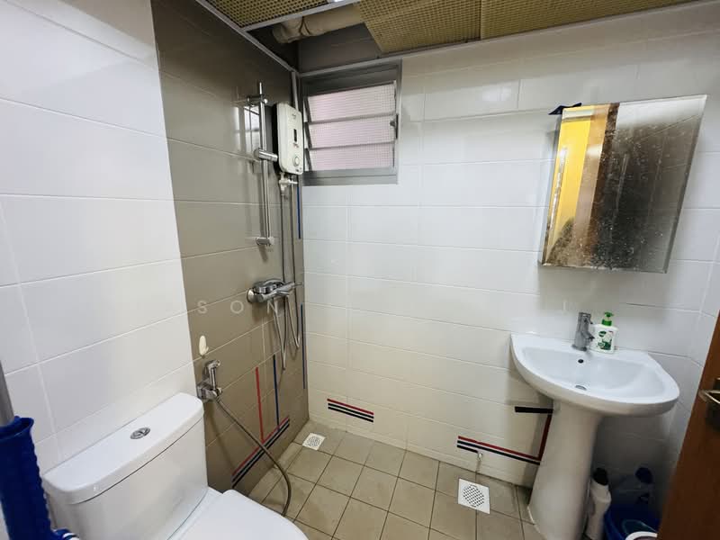 221A Sumang Lane, 221A Sumang Lane, 2 Bedrooms, 732 sqft, HDB Flat For Sale, by Jason Selvaraj, 500149860 - Master Bathroom - PropertyGuru.com.sg
