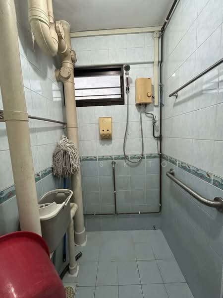 45 Sims Drive, 45 Sims Drive, 2 Bedrooms, 700 sqft, HDB Flat For Rent, by Able S.K Toh, 500149864 - Bathroom - PropertyGuru.com.sg