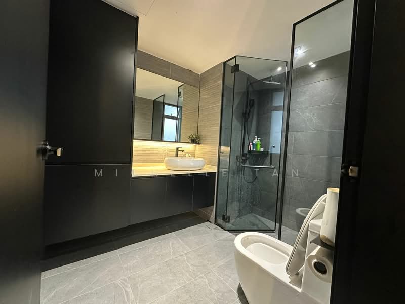 The Florida, 70 Hougang Avenue 7, 3 Bedrooms, 1,389 sqft, Condominium For Sale, by Michelle Tan, 500149885 - Bathroom - PropertyGuru.com.sg