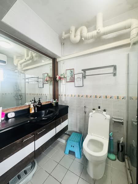 106D Punggol Field, 106D Punggol Field, 3 Bedrooms, 1,184 sqft, HDB Flat For Sale, by Tan David, 500149905 - Master Bathroom - PropertyGuru.com.sg