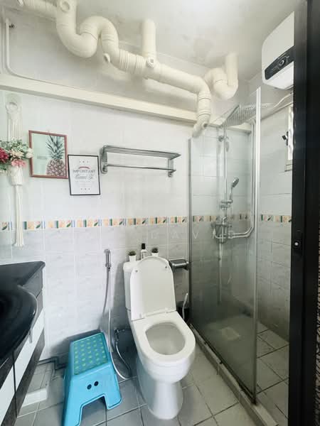 106D Punggol Field, 106D Punggol Field, 3 Bedrooms, 1,184 sqft, HDB Flat For Sale, by Tan David, 500149905 - Master Bathroom - PropertyGuru.com.sg