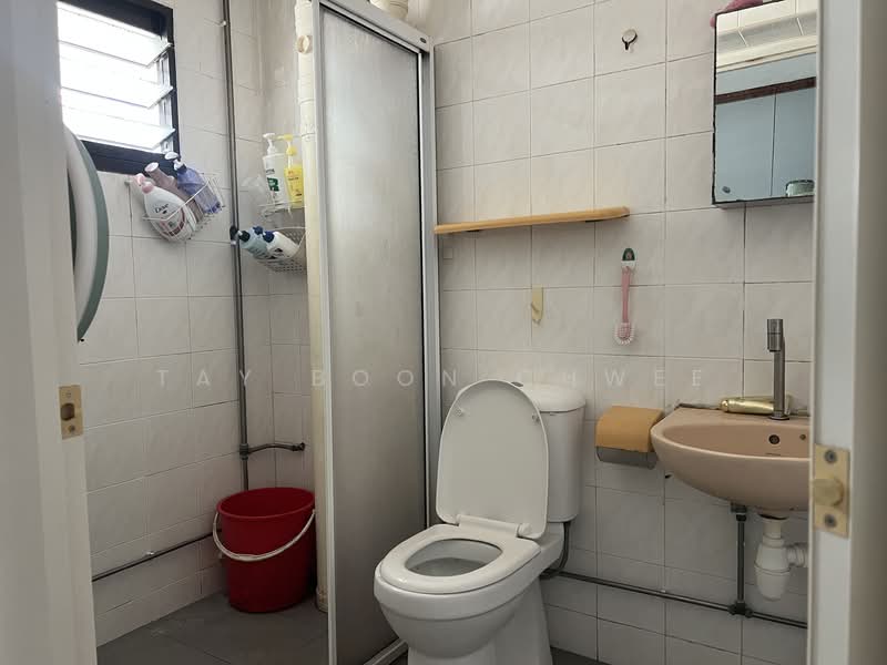 309 Canberra Road, 309 Canberra Road, 4 Bedrooms, 1,313 sqft, HDB Flat For Sale, by Tay Boon Chwee, 500149917 - Bathroom - PropertyGuru.com.sg