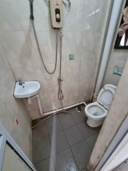 Eng Aun Mansion, 304 - 304C Thomson Road, 3 Bedrooms, 1,050 sqft, Apartment For Rent, by Shaun How, 500149918 - Bathroom - PropertyGuru.com.sg