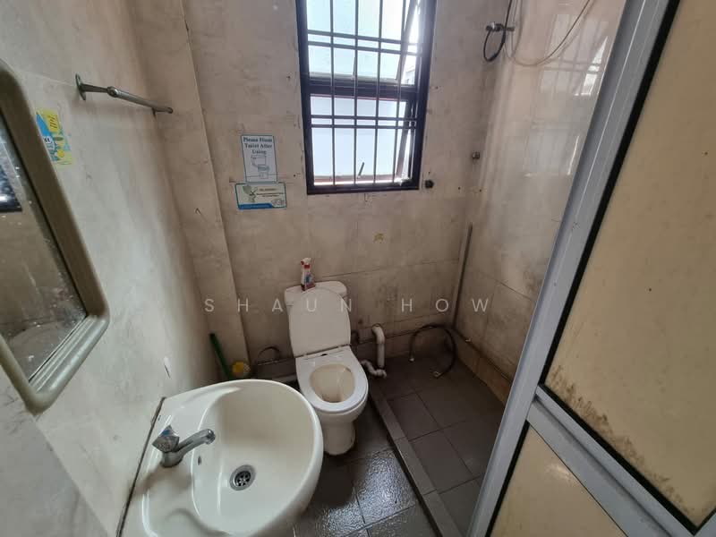 Eng Aun Mansion, 304 - 304C Thomson Road, 3 Bedrooms, 1,050 sqft, Apartment For Rent, by Shaun How, 500149918 - Bathroom - PropertyGuru.com.sg