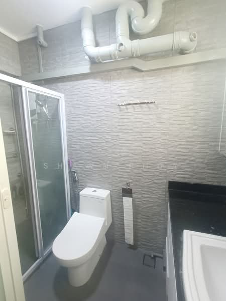 225C Compassvale Walk, 225C Compassvale Walk, 3 Bedrooms, 1,452 sqft, HDB Flat For Rent, by Shawn Phua, 500149920 - Bathroom - PropertyGuru.com.sg