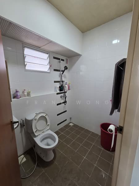 450A Sengkang West Way, 450A Sengkang West Way, 2 Bedrooms, 721 sqft, HDB Flat For Sale, by Frank Wong, 500149926 - Bathroom - PropertyGuru.com.sg