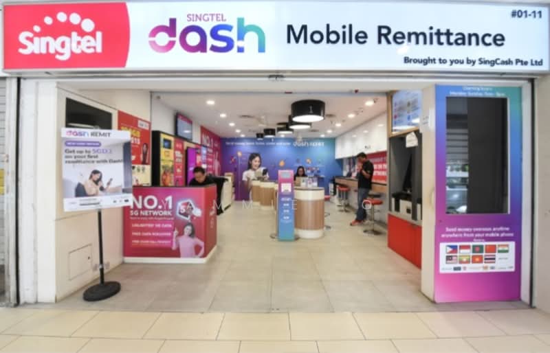 Lucky Plaza, 304 Orchard Road, 884 sqft, Mall Shop For Rent, by Yammie Ho, 500149946 - Entrance - CommercialGuru.com.sg