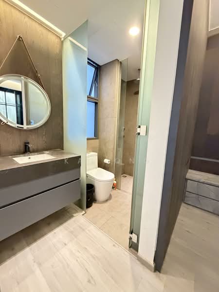 Stratum, 80 Elias Road, 2 Bedrooms, 947 sqft, Condominium For Rent, by Kal Ong, 500149952 - Bathroom - PropertyGuru.com.sg