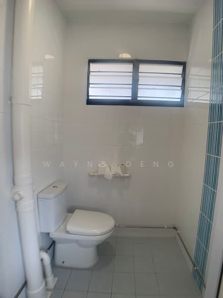 86 Bedok North Street 4, 86 Bedok North Street 4, 2 Bedrooms, 721 sqft, HDB Flat For Sale, by Wayne Deng, 500149958 - Bathroom - PropertyGuru.com.sg