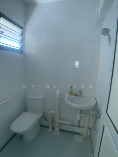 86 Bedok North Street 4, 86 Bedok North Street 4, 2 Bedrooms, 721 sqft, HDB Flat For Sale, by Wayne Deng, 500149958 - Bathroom - PropertyGuru.com.sg