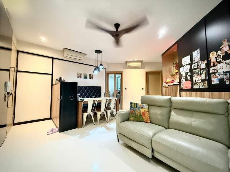 Eight Courtyards, 18 Canberra Drive, 3 Bedrooms, 1,141 sqft, Condominium For Rent, by Augustine Tan, 500149967 - Living Room - PropertyGuru.com.sg