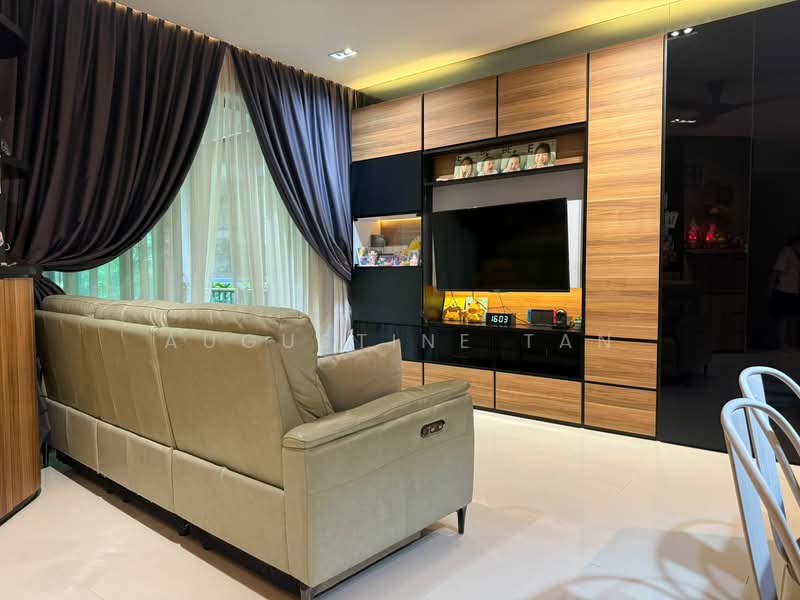 Eight Courtyards, 18 Canberra Drive, 3 Bedrooms, 1,141 sqft, Condominium For Rent, by Augustine Tan, 500149967 - Living Room - PropertyGuru.com.sg