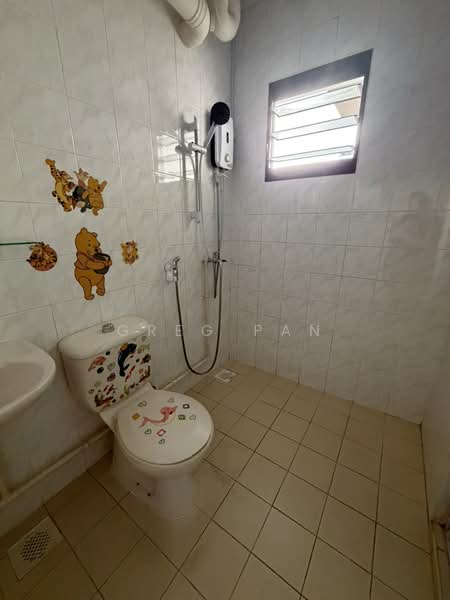 663A Jurong West Street 65, 663A Jurong West Street 65, 3 Bedrooms, 979 sqft, HDB Flat For Sale, by Greg Pan, 500149969 - Bathroom - PropertyGuru.com.sg
