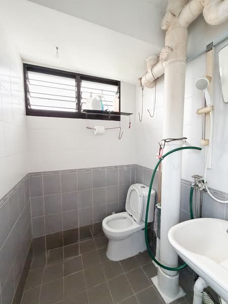119 Bedok North Road, 119 Bedok North Road, 3 Bedrooms, 990 sqft, HDB Flat For Sale, by Natalie Lim, 500149972 - Bathroom - PropertyGuru.com.sg