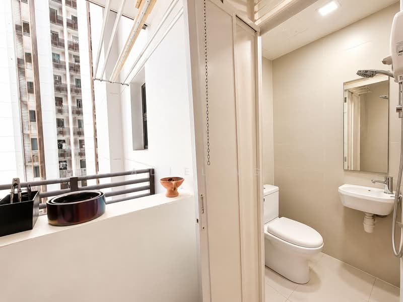 Good value. Rare high floor. Pool facing. 3br near Seletar Mall, , 3 Bedrooms, 1,130 sqft, Condominium For Sale, by Adiel Ng, 500149973 - Bathroom - PropertyGuru.com.sg