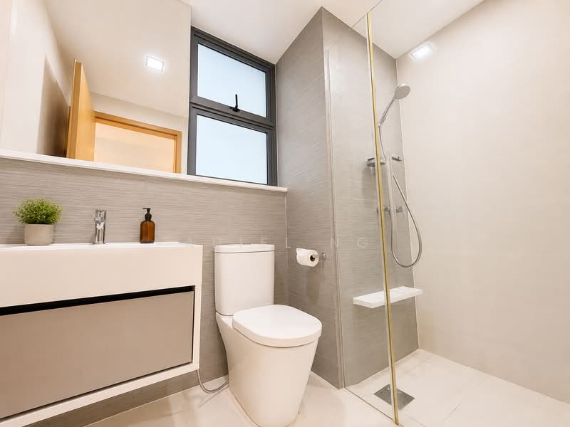 Good value. Rare high floor. Pool facing. 3br near Seletar Mall, , 3 Bedrooms, 1,130 sqft, Condominium For Sale, by Adiel Ng, 500149973 - Bathroom - PropertyGuru.com.sg
