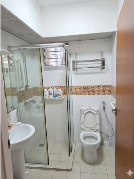 430B Fernvale Link, 430B Fernvale Link, 2 Bedrooms, 721 sqft, HDB Flat For Rent, by Anne Ng, 500149975 - Bathroom - PropertyGuru.com.sg