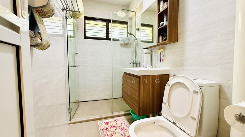 10C Bedok South Avenue 2, 10C Bedok South Avenue 2, 4 Bedrooms, 1,528 sqft, HDB Flat For Sale, by Paul Ang, 500149994 - Bathroom. Paul Ang ERA 87897719 - PropertyGuru.com.sg