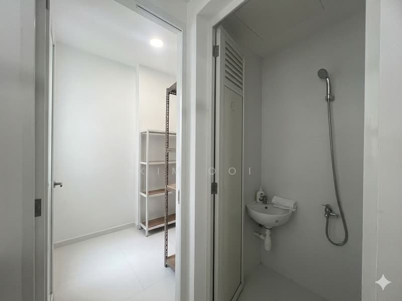 La Fiesta, Sengkang Square, 3 Bedrooms, 1,001 sqft, Condominium For Rent, by Kim Ooi, 500150004 - Utility room and Bathroom - PropertyGuru.com.sg
