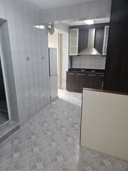 215 Lorong 8 Toa Payoh, 215 Lorong 8 Toa Payoh, 3 Bedrooms, 1,259 sqft, HDB Flat For Sale, by Andrew Yek, 500150005 - Kitchen - PropertyGuru.com.sg