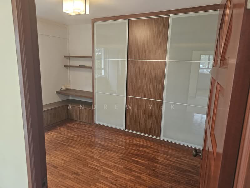 215 Lorong 8 Toa Payoh, 215 Lorong 8 Toa Payoh, 3 Bedrooms, 1,259 sqft, HDB Flat For Sale, by Andrew Yek, 500150005 - Bedroom - PropertyGuru.com.sg