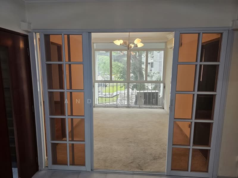 215 Lorong 8 Toa Payoh, 215 Lorong 8 Toa Payoh, 3 Bedrooms, 1,259 sqft, HDB Flat For Sale, by Andrew Yek, 500150005 - Living Room - PropertyGuru.com.sg
