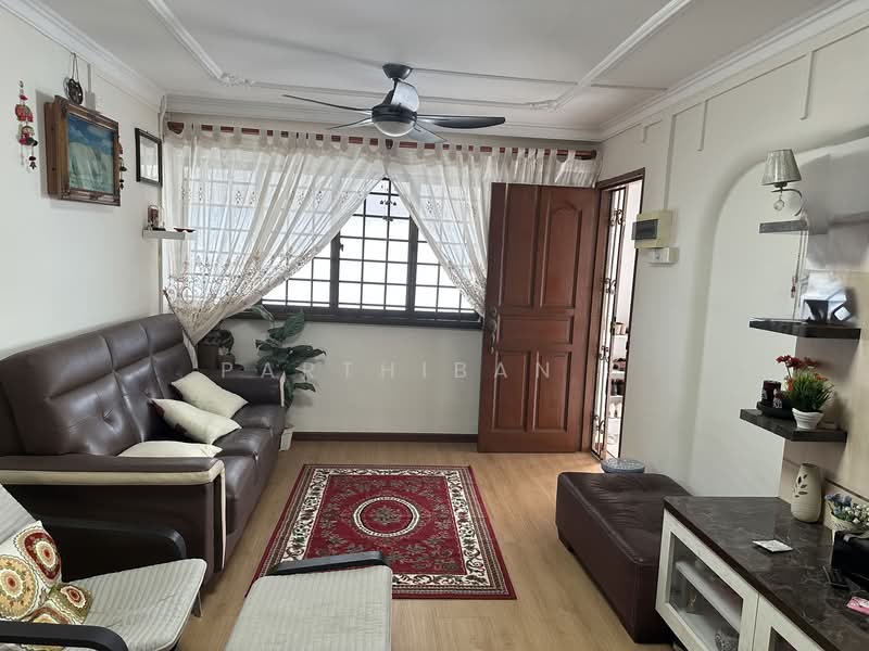 206 Jurong East Street 21, 206 Jurong East Street 21, 3 Bedrooms, 1,012 sqft, HDB Flat For Sale, by Parthiban R, 500150018 - Living Room - PropertyGuru.com.sg