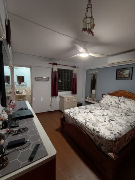 206 Jurong East Street 21, 206 Jurong East Street 21, 3 Bedrooms, 1,012 sqft, HDB Flat For Sale, by Parthiban R, 500150018 - Bedroom - PropertyGuru.com.sg