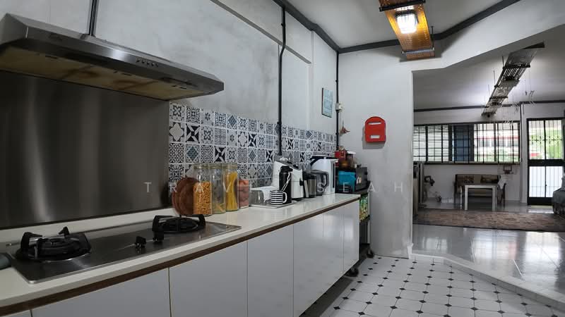 304 Serangoon Avenue 2, 304 Serangoon Avenue 2, 3 Bedrooms, 1,033 sqft, HDB Flat For Sale, by Travis Seah, 500150022 - Kitchen - PropertyGuru.com.sg