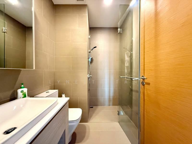 The Crest, 101 Prince Charles Crescent, 2 Bedrooms, 872 sqft, Condominium For Rent, by Lynette Tan, 500150027 - Bathroom - PropertyGuru.com.sg