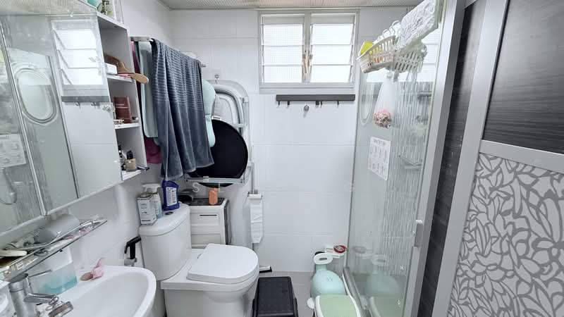 96B Henderson Road, 96B Henderson Road, 3 Bedrooms, 1,001 sqft, HDB Flat For Sale, by Sean Ng, 500150050 - Bathroom - PropertyGuru.com.sg