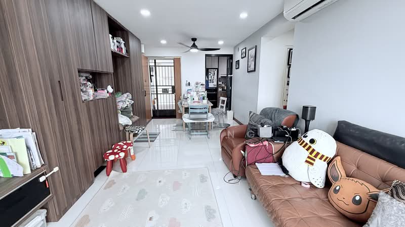 96B Henderson Road, 96B Henderson Road, 3 Bedrooms, 1,001 sqft, HDB Flat For Sale, by Sean Ng, 500150050 - Living Room - PropertyGuru.com.sg