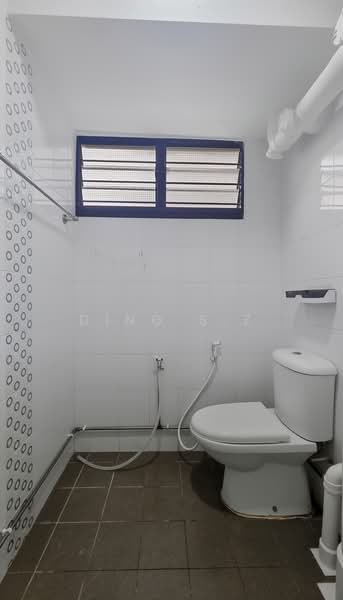 82 Bedok North Road, 82 Bedok North Road, 2 Bedrooms, 850 sqft, HDB Flat For Rent, by Ding S.Z, 500150072 - Bathroom - PropertyGuru.com.sg