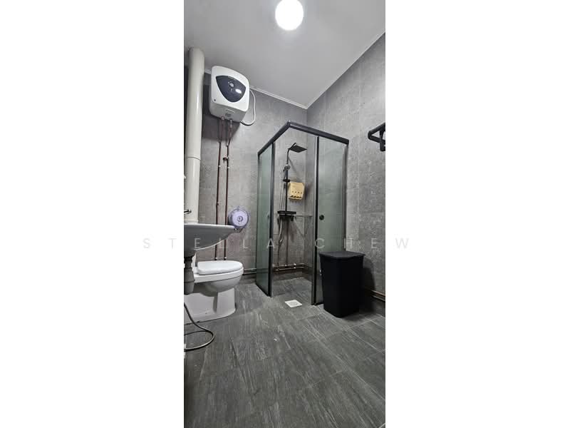 352 Bukit Batok Street 34, 352 Bukit Batok Street 34, 3 Bedrooms, 1,571 sqft, HDB Flat For Sale, by Stella Chew, 500150073 - Bathroom - PropertyGuru.com.sg