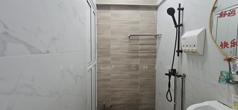 352 Bukit Batok Street 34, 352 Bukit Batok Street 34, 3 Bedrooms, 1,571 sqft, HDB Flat For Sale, by Stella Chew, 500150073 - Bathroom - PropertyGuru.com.sg