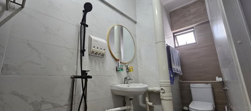 352 Bukit Batok Street 34, 352 Bukit Batok Street 34, 3 Bedrooms, 1,571 sqft, HDB Flat For Sale, by Stella Chew, 500150073 - Bathroom - PropertyGuru.com.sg