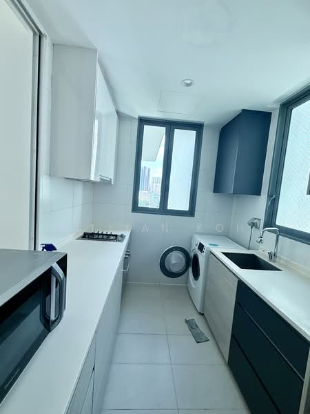 Hundred Trees, 85 West Coast Drive, 2 Bedrooms, 915 sqft, Condominium For Rent, by Lillian Koh, 500150077 - Kitchen - PropertyGuru.com.sg