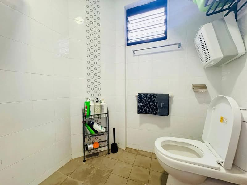 250 Jurong East Street 24, 250 Jurong East Street 24, 2 Bedrooms, 731 sqft, HDB Flat For Sale, by STEVEN NG, 500150085 - Bathroom - PropertyGuru.com.sg