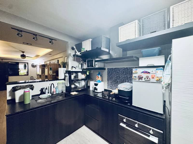 250 Jurong East Street 24, 250 Jurong East Street 24, 2 Bedrooms, 731 sqft, HDB Flat For Sale, by STEVEN NG, 500150085 - Kitchen - PropertyGuru.com.sg