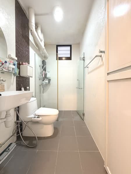 277 Toh Guan Road, 277 Toh Guan Road, 3 Bedrooms, 1,087 sqft, HDB Flat For Sale, by Nigel Tan, 500150089 - Bathroom - PropertyGuru.com.sg