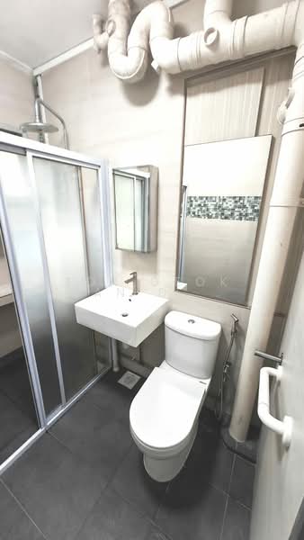 135 Jalan Bukit Merah, 135 Jalan Bukit Merah, 3 Bedrooms, 1,291 sqft, HDB Flat For Rent, by Tor Geok Lan Dores, 500150095 - Bathroom - PropertyGuru.com.sg