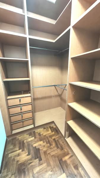 135 Jalan Bukit Merah, 135 Jalan Bukit Merah, 3 Bedrooms, 1,291 sqft, HDB Flat For Rent, by Tor Geok Lan Dores, 500150095 - Wardrobe - PropertyGuru.com.sg
