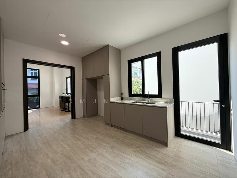 ★ Brand New ★ Bespoke Luxury Landed Homes ★ 1km - Henry Park Pri School ★, Mount Sinai Estate | 1km - Henry Park Pri School, 5 Bedrooms, 12,110 sqft, Detached House For Sale, by Edmund Seah, 500150098 - Kitchen - PropertyGuru.com.sg