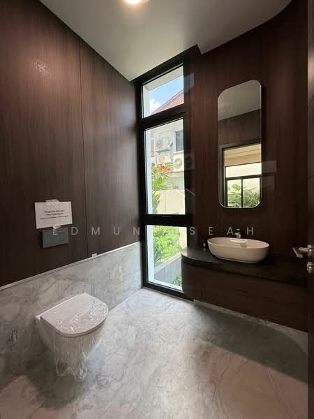 ★ Brand New ★ Bespoke Luxury Landed Homes ★ 1km - Henry Park Pri School ★, Mount Sinai Estate | 1km - Henry Park Pri School, 5 Bedrooms, 12,110 sqft, Detached House For Sale, by Edmund Seah, 500150098 - Bathroom - PropertyGuru.com.sg