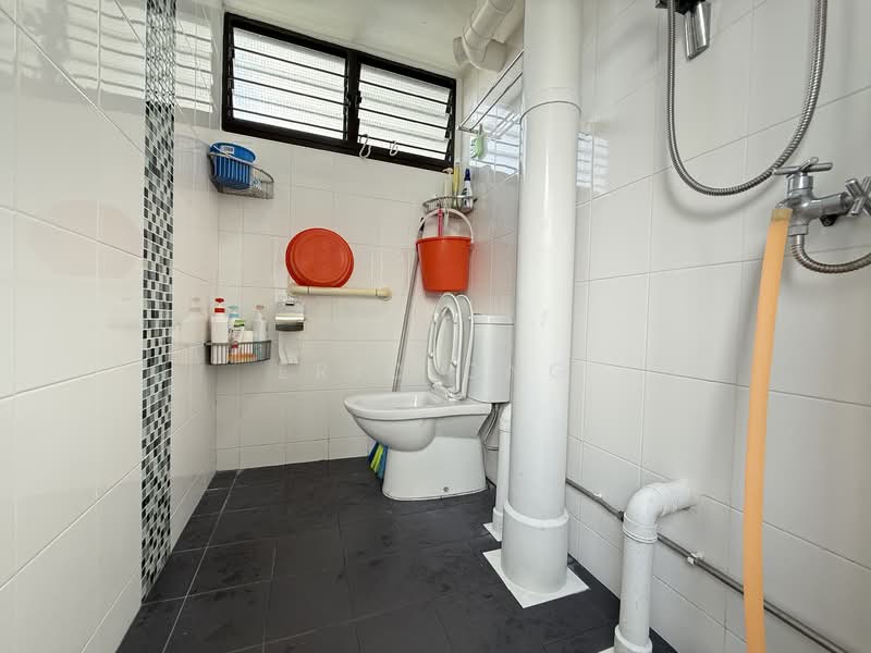 474 Ang Mo Kio Avenue 10, 474 Ang Mo Kio Avenue 10, 2 Bedrooms, 732 sqft, HDB Flat For Sale, by Eric Ong, 500150106 - Bathroom - PropertyGuru.com.sg