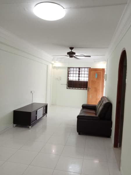 528 Jurong West Street 52, 528 Jurong West Street 52, 2 Bedrooms, 720 sqft, HDB Flat For Sale, by Benson Yew, 500150111 - Living Room - PropertyGuru.com.sg