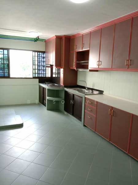 528 Jurong West Street 52, 528 Jurong West Street 52, 2 Bedrooms, 720 sqft, HDB Flat For Sale, by Benson Yew, 500150111 - Kitchen - PropertyGuru.com.sg