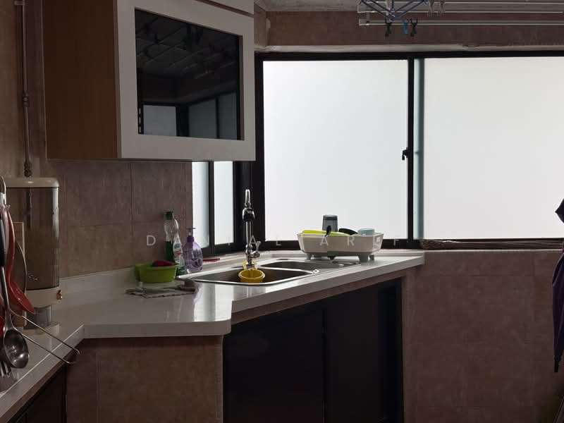 834 Tampines Street 82, 834 Tampines Street 82, 2 Bedrooms, 753 sqft, HDB Flat For Sale, by Danial Arif, 500150118 - Kitchen - PropertyGuru.com.sg