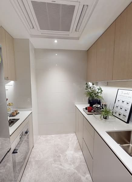 Pinetree Hill, 32 Pine Grove, 2 Bedrooms, 700 sqft, Condominium For Sale, by Ros Salleh, 500150130 - Kitchen - PropertyGuru.com.sg